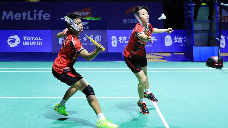 Tontowi Ahmad dan Liliyana Natsir saat berhadapan dengan Zhang Nan/Li Yinhui di partai final China Open Super Series Premier 2016.